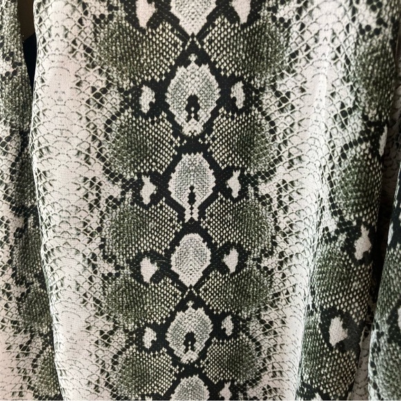 Show Me Your Mumu Tunic Top / Blouse Python Print Size XS - Picture 9 of 10